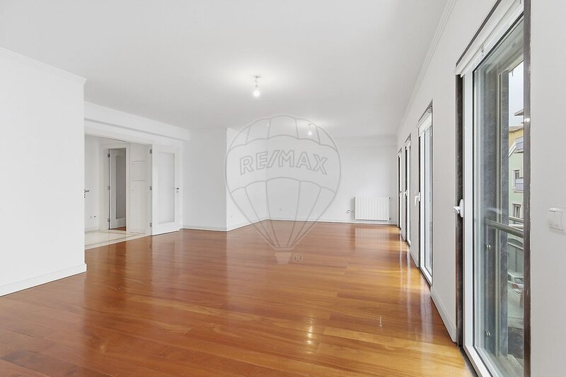 Apartment T3 deluxe for rent in Campolide, Lisboa RE/MAX Portugal