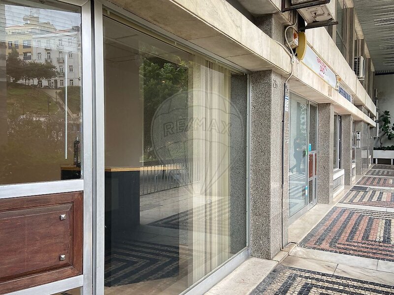 Loja à venda em Estrela, Lisboa RE/MAX Portugal