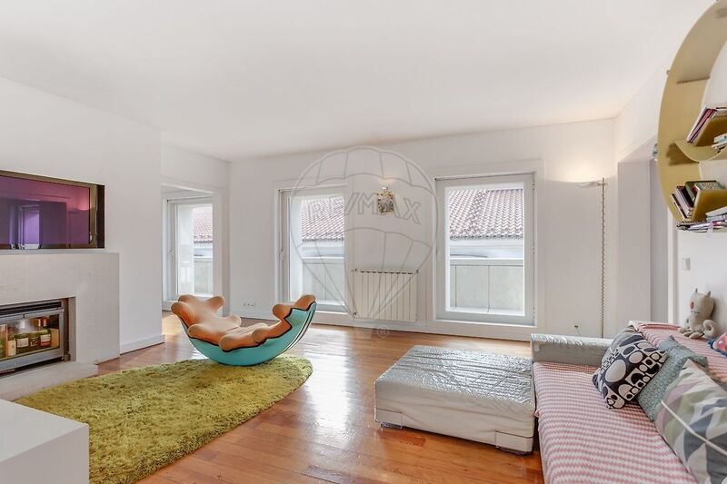 Apartment 3 bedrooms Encarnação Lisboa - double glazing, garage, kitchen, balcony, central heating, store room