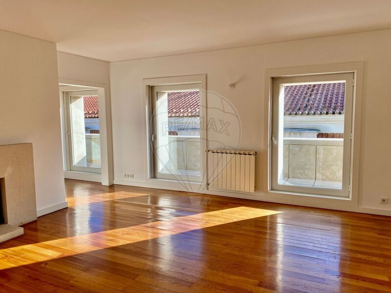 Apartment T3 Misericórdia Lisboa - garage, balcony, double glazing, central heating, kitchen, store room, air conditioning