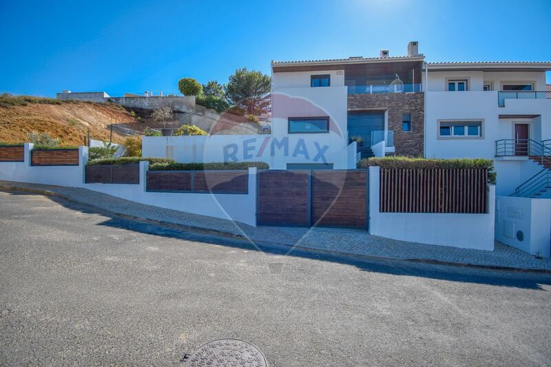 House Semidetached 3 bedrooms Cascais - tiled stove, garden, swimming pool, tennis court, double glazing