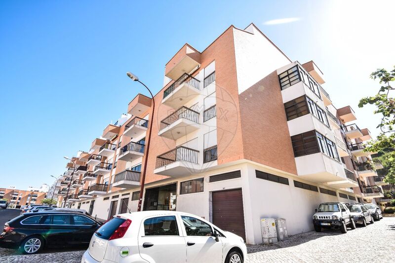 Apartamento T3 com boas áreas Oeiras e São Julião da Barra - lareira, arrecadação, terraço, varanda