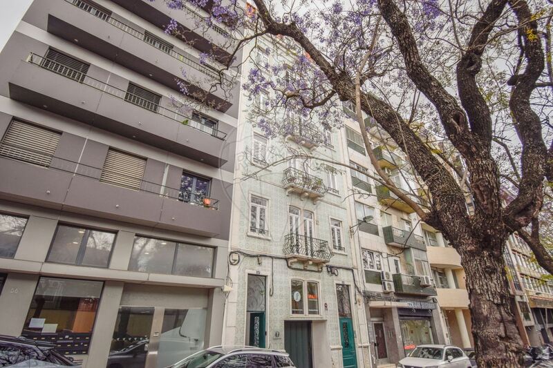 Apartment 1 bedrooms spacious Arroios Lisboa - air conditioning, double glazing, great location, kitchen