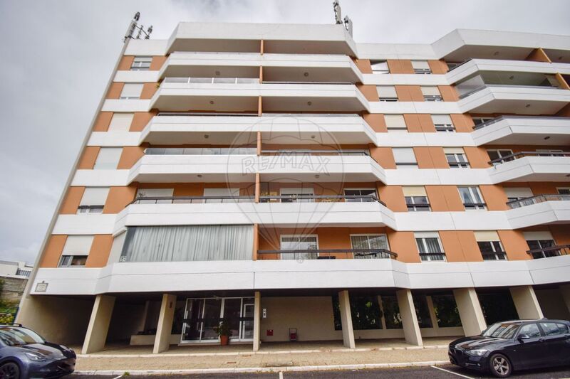 Apartment Luxury 3 bedrooms Oeiras - lots of natural light, swimming pool, sea view, balcony, parking lot, air conditioning