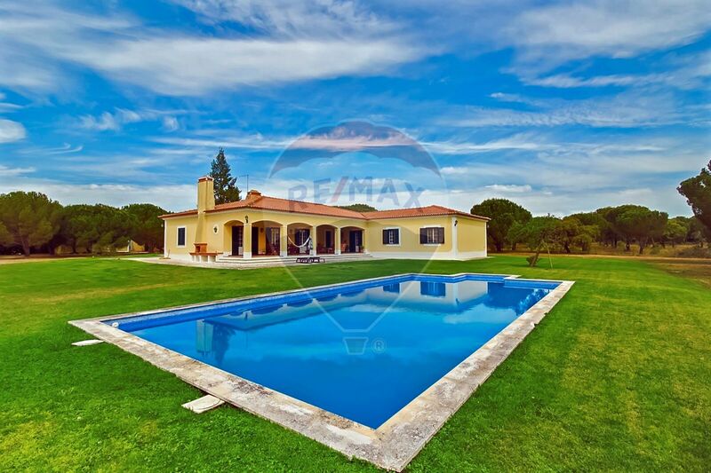 House V4 Luxury Santo Estevão Benavente - equipped, furnished, swimming pool, garden, garage