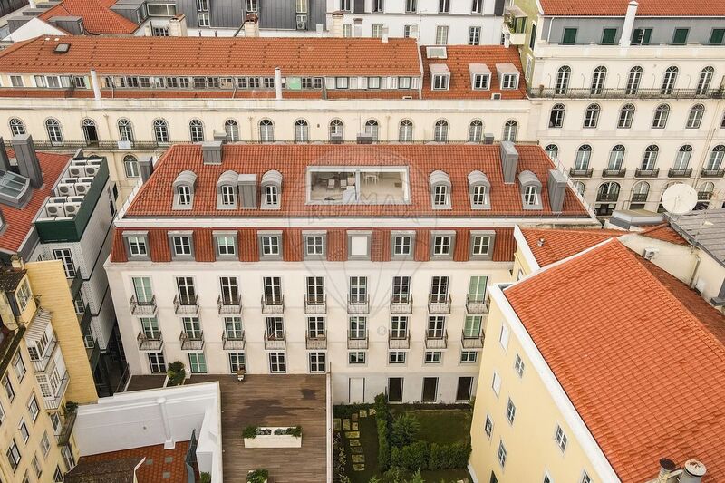 Apartamento T2 de luxo Santa Maria Maior Lisboa - parqueamento, varandas, arrecadação, ar condicionado, equipado