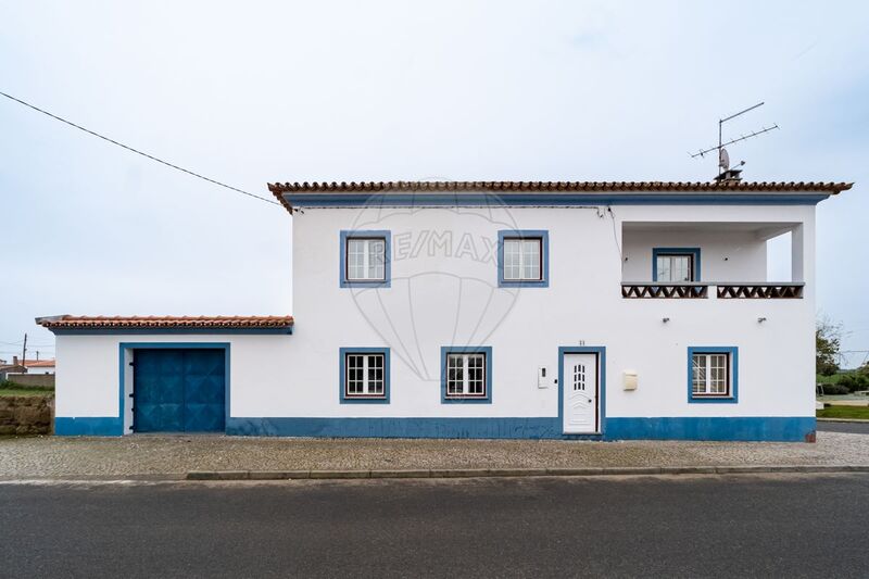 Moradia V3 Reguengos de Monsaraz - garagem, parque infantil, quintal, varanda, terraço
