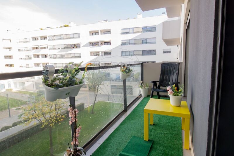 Apartamento T2 Parque das Nações Lisboa - arrecadação, equipado, jardins, lugar de garagem, varanda