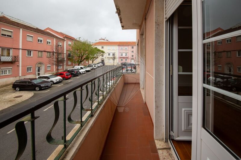 Apartment T1 Mina de Água Amadora - balcony, garden