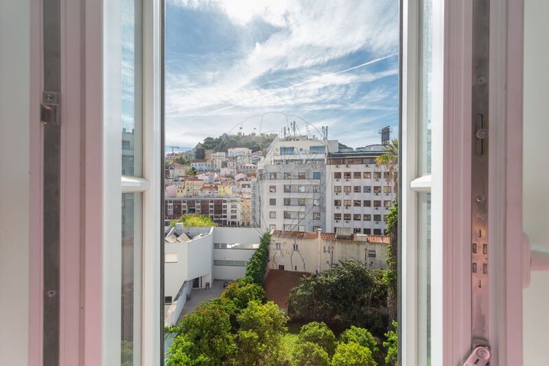 апартаменты T2 современная в центре Santa Maria Maior Lisboa - веранда, сад, веранды
