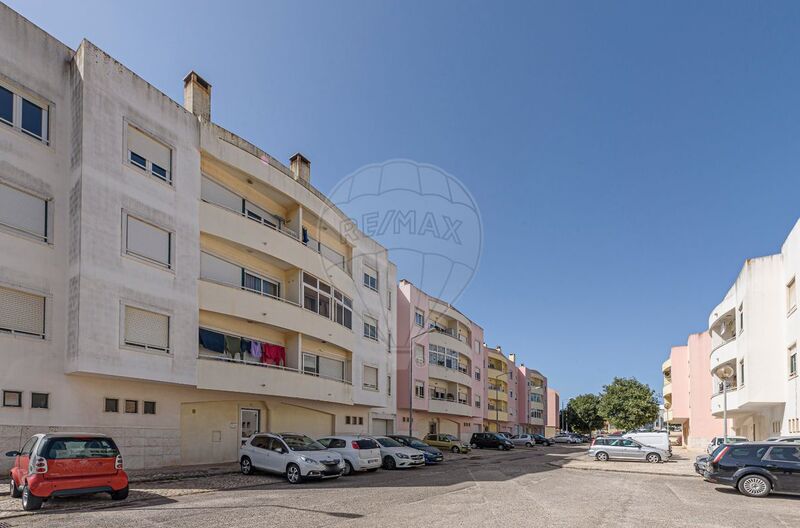 апартаменты T1 Vialonga Vila Franca de Xira - экипированная кухня, камин, парковка, гараж, подсобное помещение, сад, гаражное место