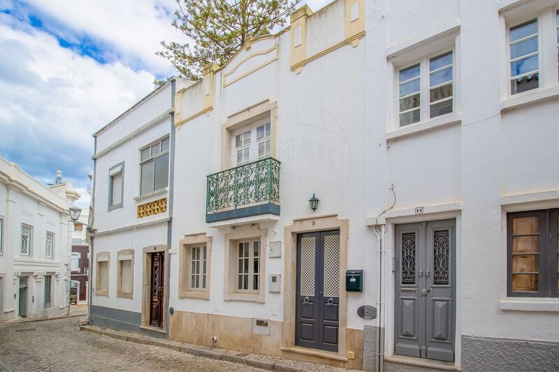 House Renovated in the center V3 Tavira - excellent location, air conditioning, terrace, fireplace