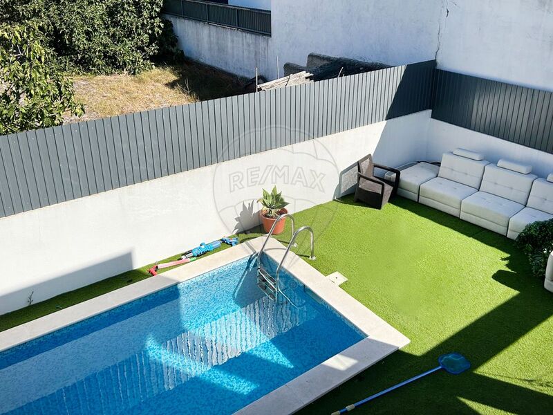 House V3 Fernão Ferro Seixal - playground, swimming pool, double glazing, air conditioning, garden, fireplace, solar panel