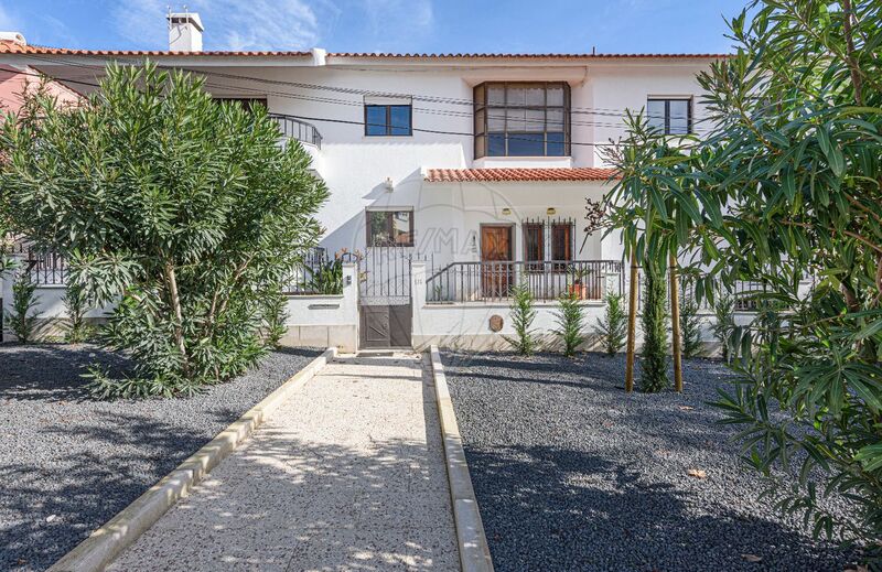 House V5 Linda-a-Velha Oeiras - fireplace, balcony, store room, barbecue, garden