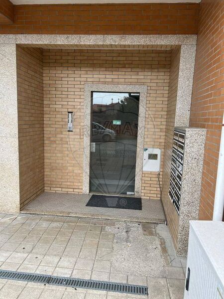 Apartamento T2 Renovado Torno Lousada à venda - 3º andar, garagem, lareira, lugar de garagem