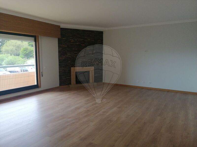 Apartamento Renovado bem localizado T3 Santa Marinha Vila Nova de Gaia - jardins, lugar de garagem, varanda, lareira