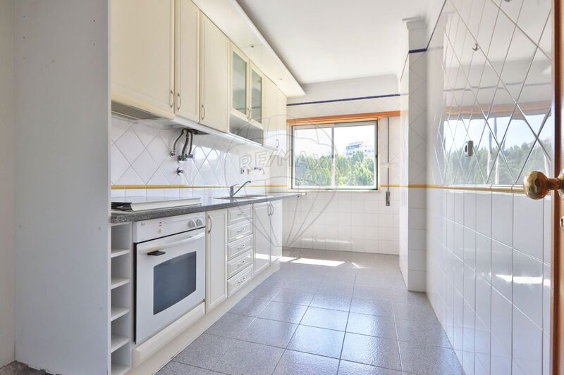 Apartment 2 bedrooms Sintra - fireplace, kitchen, 3rd floor, balcony, double glazing, store room