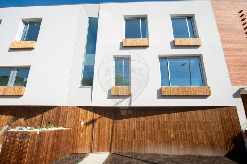 House V4 Luxury Aveiro - air conditioning, underfloor heating, quiet area, terrace, garage, swimming pool