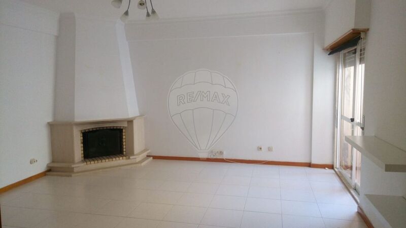 Apartment near the center 2 bedrooms Sintra - store room, balcony, fireplace, 2nd floor
