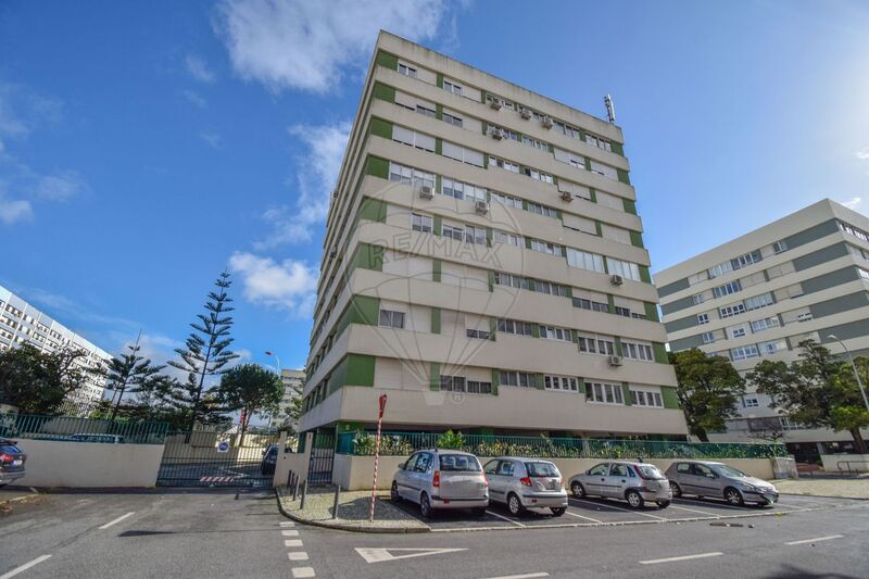 Apartment T3 Oeiras - air conditioning, parking lot, store room