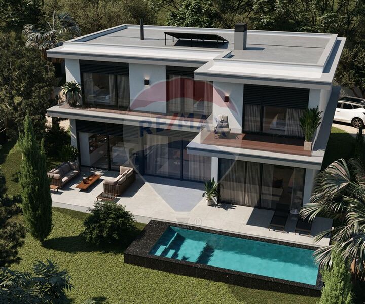À venda Moradia Isolada V3 Cascais - painéis solares, piso radiante, jardim, terraço, piscina, ténis, varandas, lareira, arrecadação