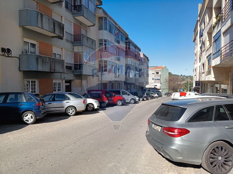 Venda de Apartamento T2 em bom estado Sintra - varanda