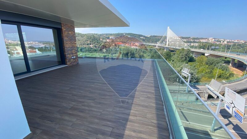 Apartamento T4 Santo António dos Olivais Coimbra - equipado, ar condicionado, painéis solares, muita luz natural, garagem, varandas, terraço