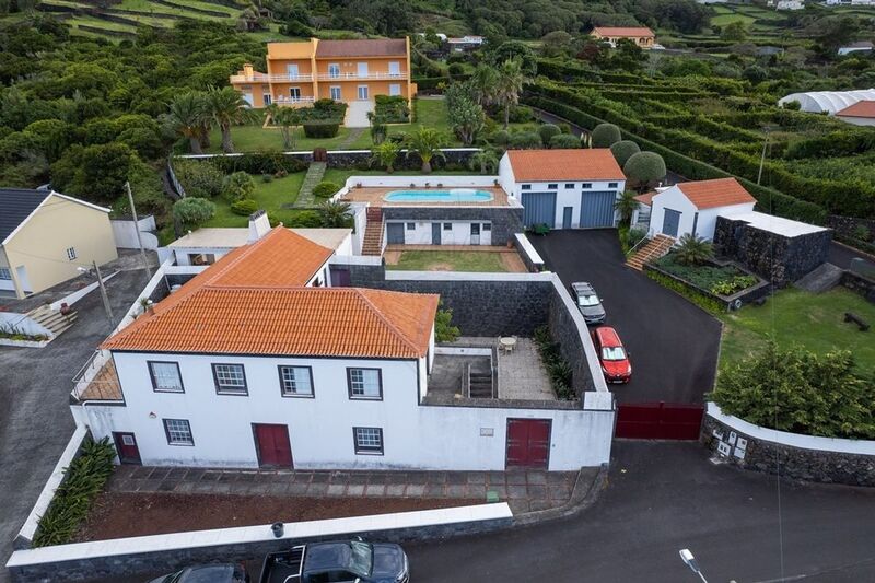 House Modern 9 bedrooms Santo Amaro Velas - balcony, garden, air conditioning, double glazing, swimming pool, barbecue, alarm, balconies, sea view, equipped, gardens, fireplace, solar panels