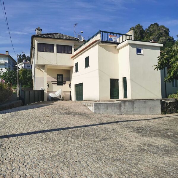 House in the countryside Guimarães