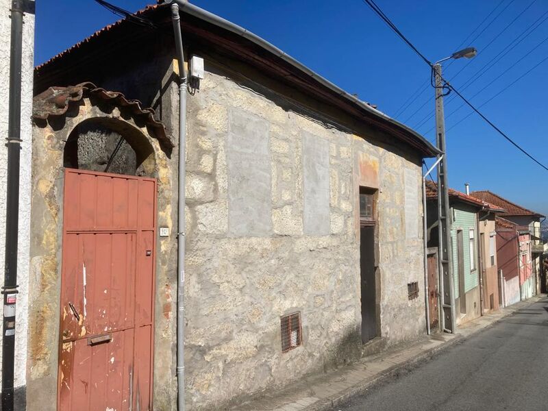 Moradia Geminada bem localizada à venda Vila Nova de Gaia - garagem