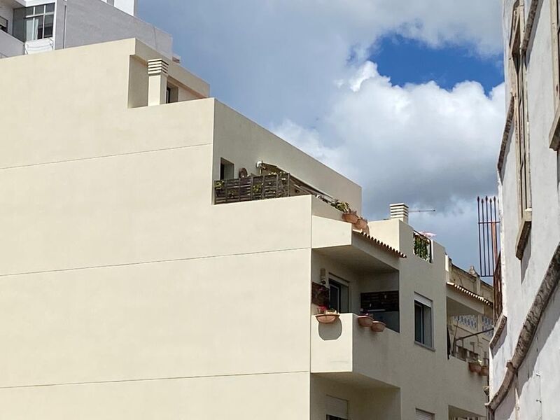 Apartamento T3 Duplex Faro - terraço, ar condicionado, chão radiante, arrecadação, vidros duplos, varanda