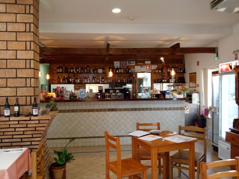 Restaurante Equipado com montra Mexilhoeira da Carregação Lagoa (Algarve) - montra, cozinha, esplanada,