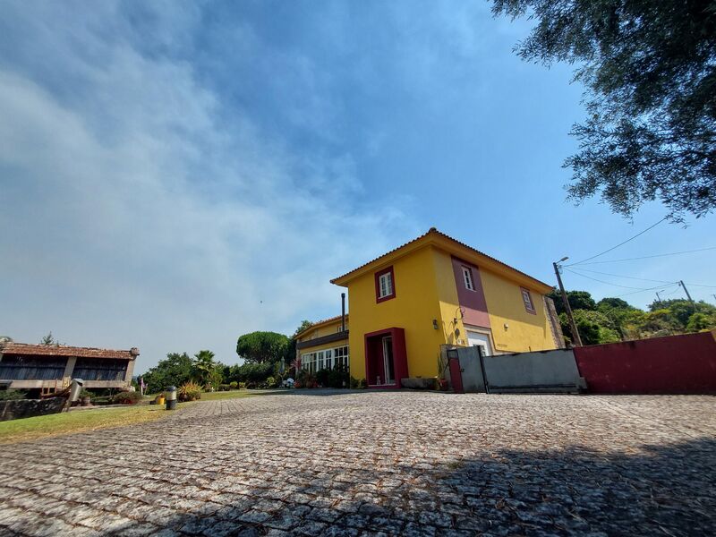 House Luxury 5 bedrooms Valença - swimming pool, fireplace, equipped kitchen, gardens, central heating