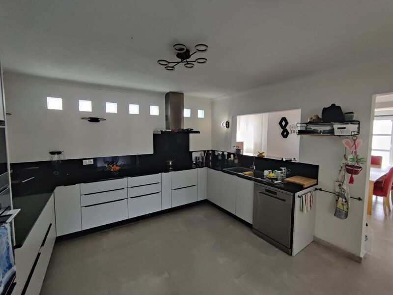 À venda Moradia em construção V5 Salgueirinha Coruche - cozinha equipada, arrecadação, garagem, piscina, bbq
