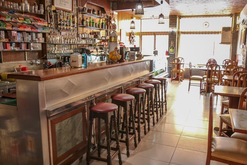 Snack bar em bom estado Paço de Arcos Oeiras para vender - arrecadação, esplanada, wc