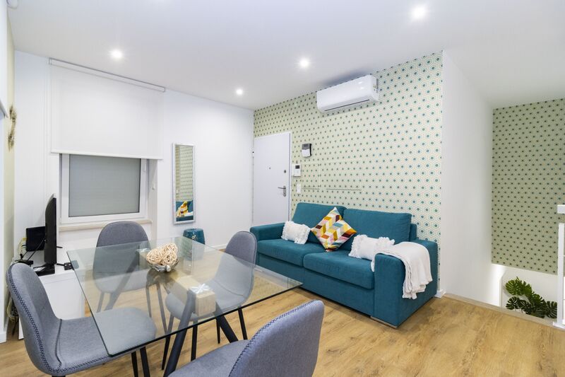 Apartamento novo no centro T3 Nazaré - mobilado, cozinha equipada, isolamento térmico, equipado, ar condicionado, painéis solares