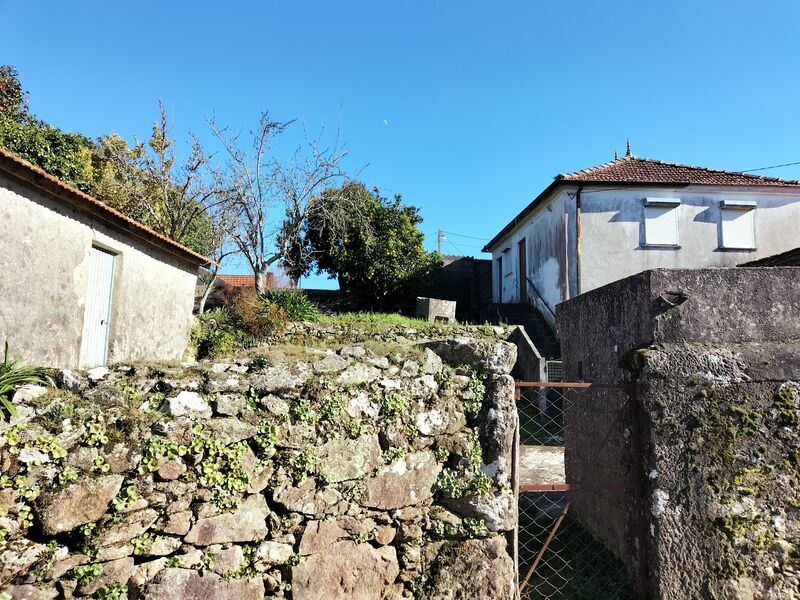 Moradia V2 em bom estado Cornes Vila Nova de Cerveira
