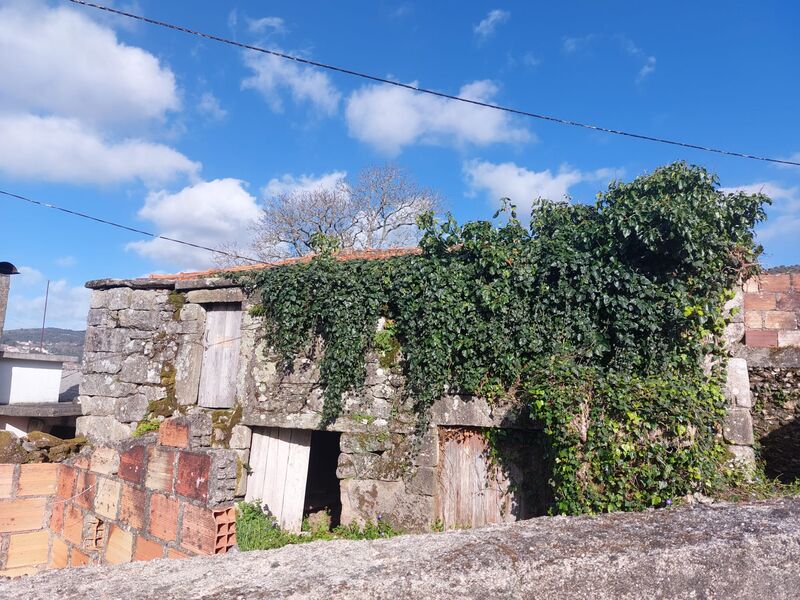 Moradia para recuperar situada em Perre - Viana do Castelo