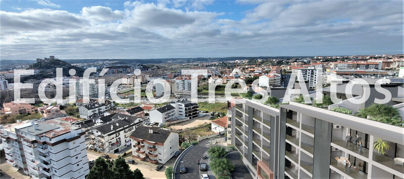 Apartamento T3 Duplex no centro Leiria - terraço, garagem, sótão, ar condicionado, cozinha equipada, vidros duplos, bbq, varanda