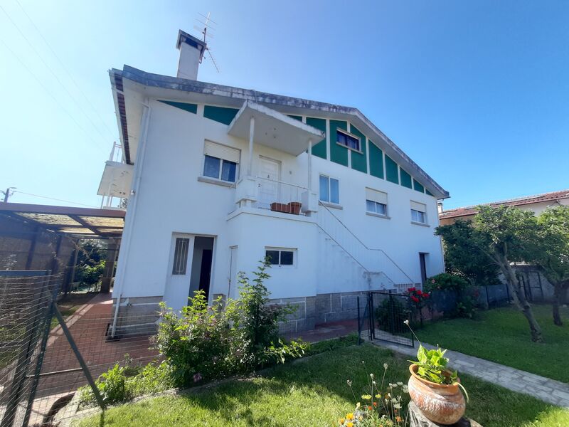 House 5 bedrooms Valença - balcony, excellent location, garden, attic, garage