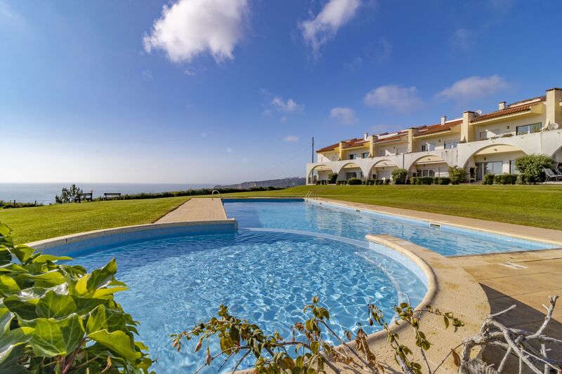 Venda de Moradia V3+1 Renovada Pederneira Nazaré - ténis, garagem, piscina, aquecimento central, jardim, lareira, terraço, painéis solares, vista mar, varanda, parque infantil, bbq, zona calma, condomínio privado