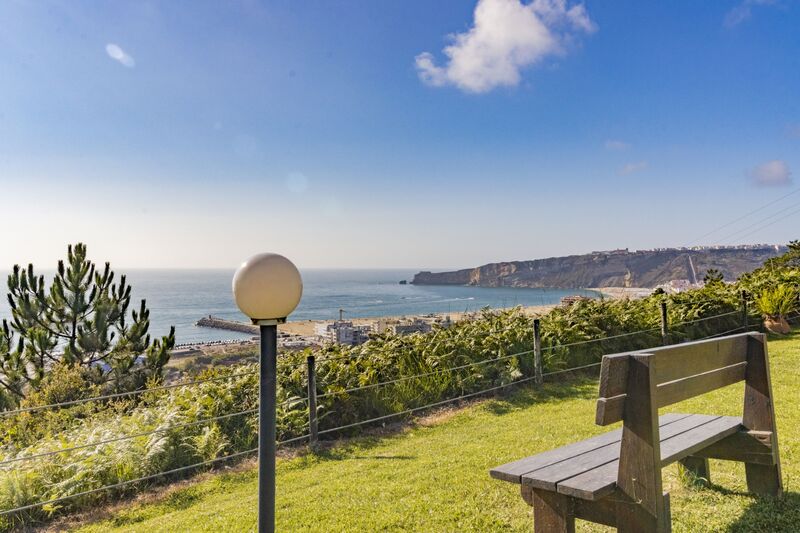 Moradia V3+1 Renovada Pederneira Nazaré - ténis, garagem, piscina, aquecimento central, jardim, lareira, terraço, painéis solares, vista mar, varanda, parque infantil, bbq, zona calma, condomínio privado