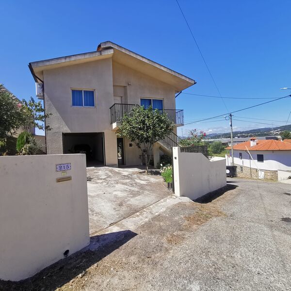 House V3+1 São Jorge (Selho) Guimarães - swimming pool, central heating, double glazing, garage, air conditioning, backyard