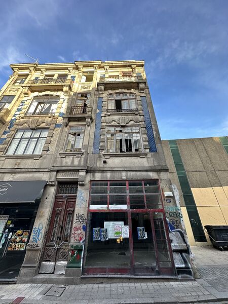 Building Commercial Porto - balcony