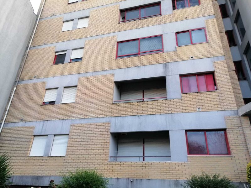 Apartment in the center 4 bedrooms Ramalde Porto - garage, parking space, 1st floor