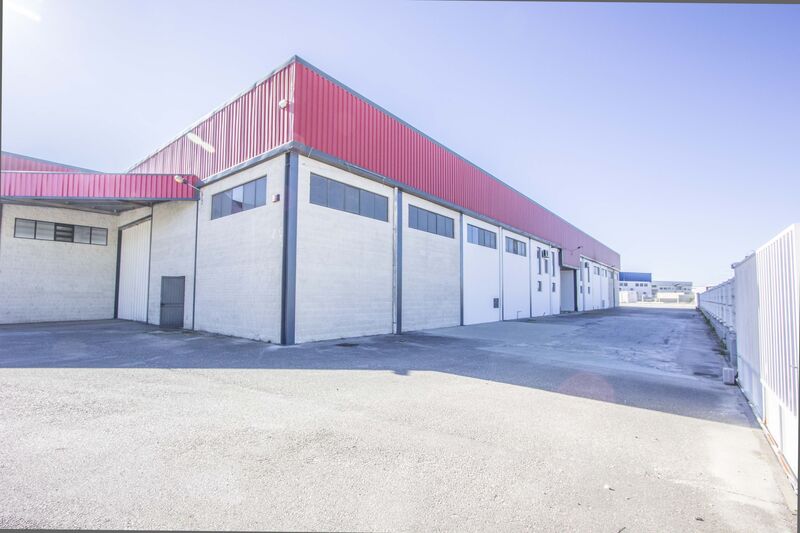 Warehouse Industrial in industrial zone Alcobaça - dressing rooms, toilet, changing rooms, toilets