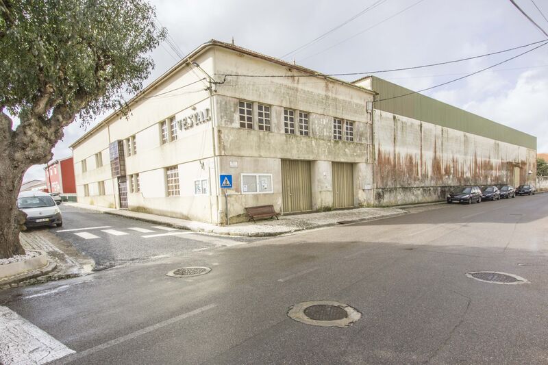 Fábrica Industrial com 2237m2 Alcobaça