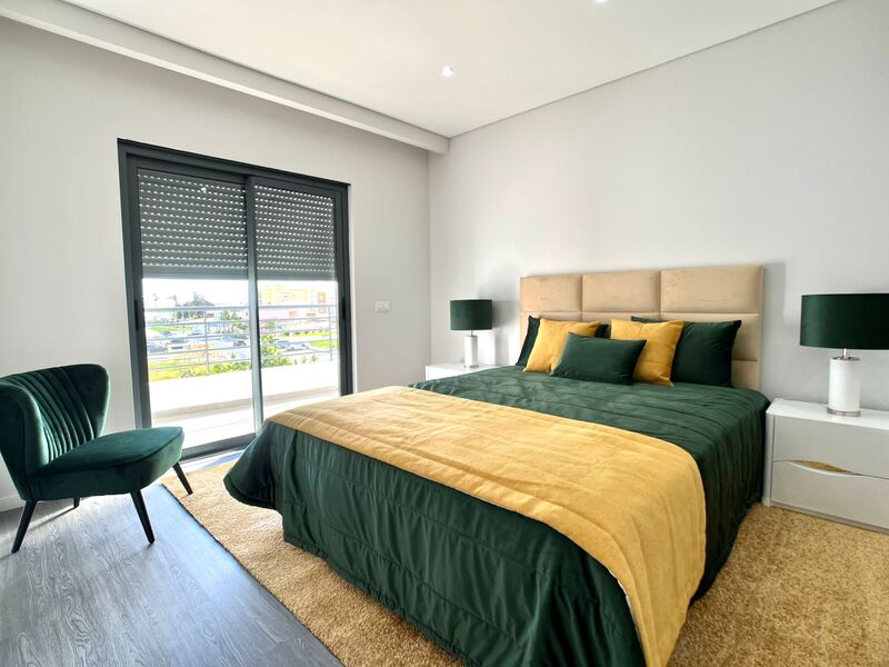 Apartamento T3 Moderno Quelfes Olhão - excelente localização, arrecadação, piscina, varandas