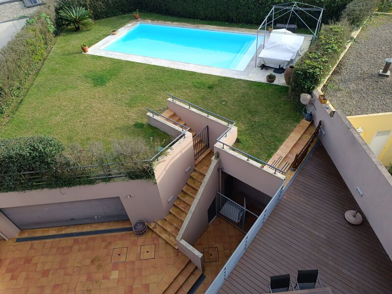 Moradia V6 Aldoar Porto - terraços, painel solar, piscina, varanda, cozinha equipada, jardim, aquecimento central, portão automático, garagem, lareira