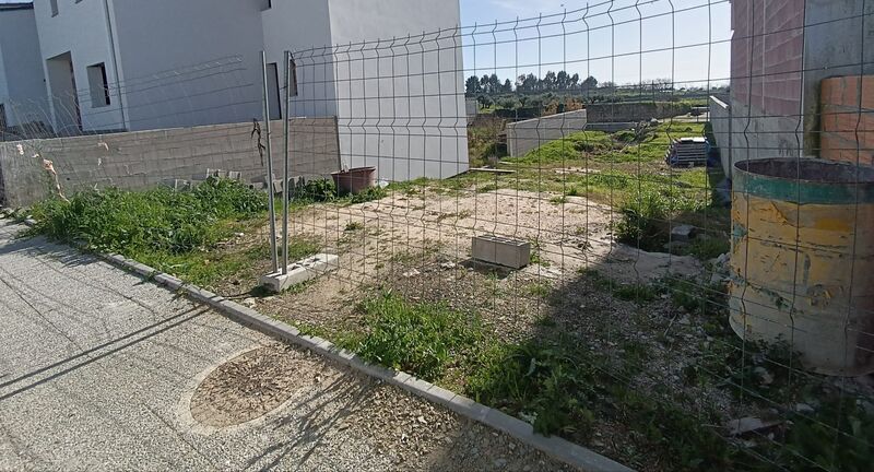 Land nouvel for construction Quinta da Carapalha Castelo Branco - quiet area, water